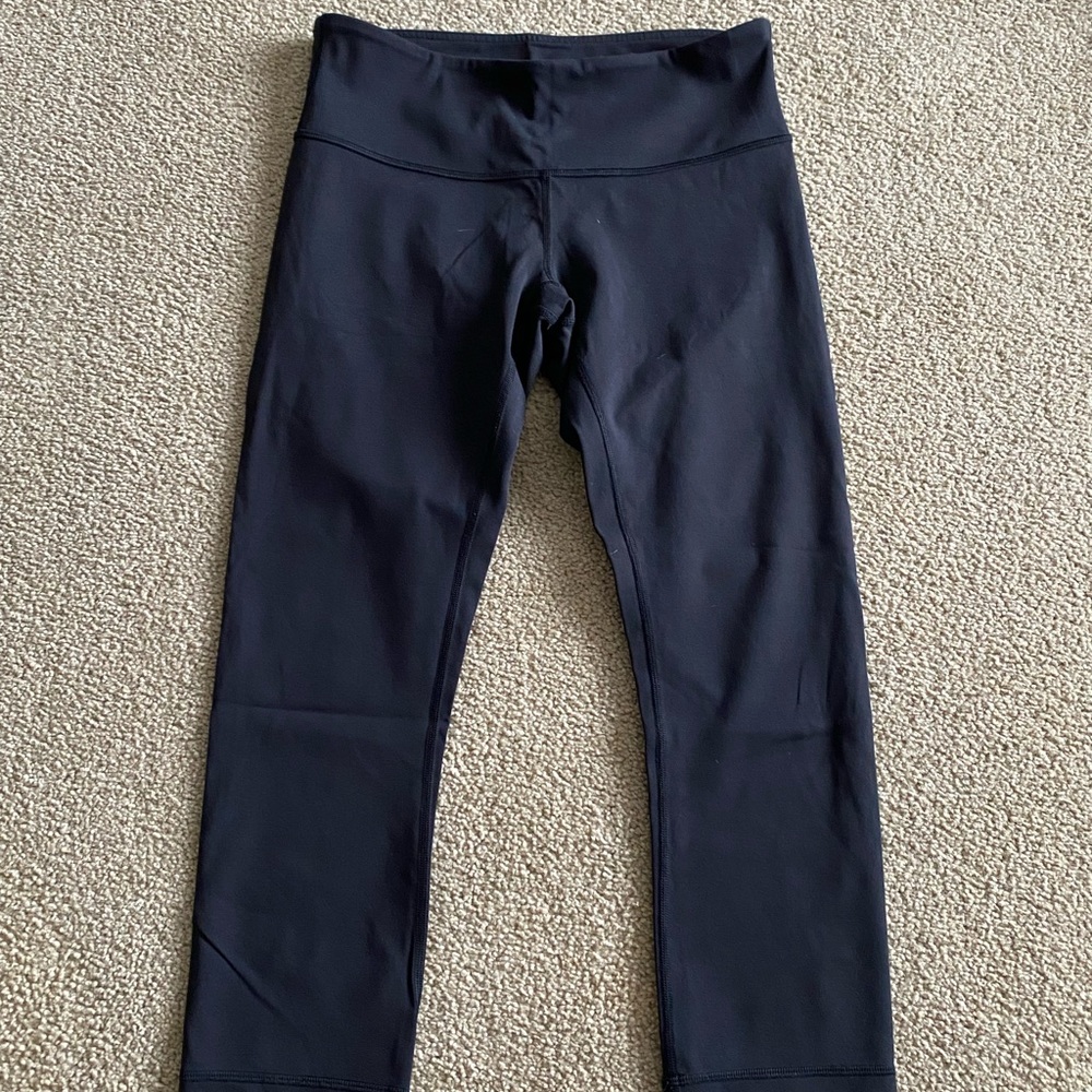 Lululemon wunder under full-on luxtreme crops perfect condition